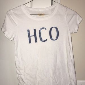 white hollister t shirt